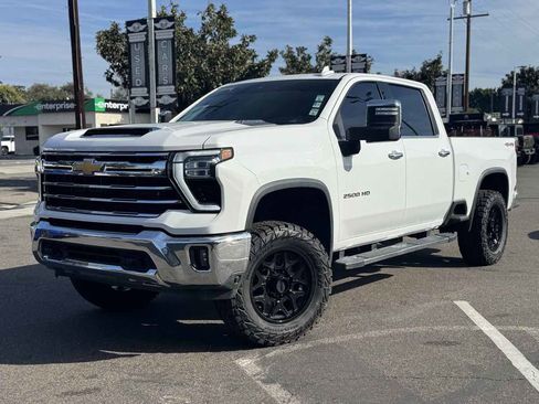 Used 2024 Chevrolet Silverado 2500 LTZ image 2