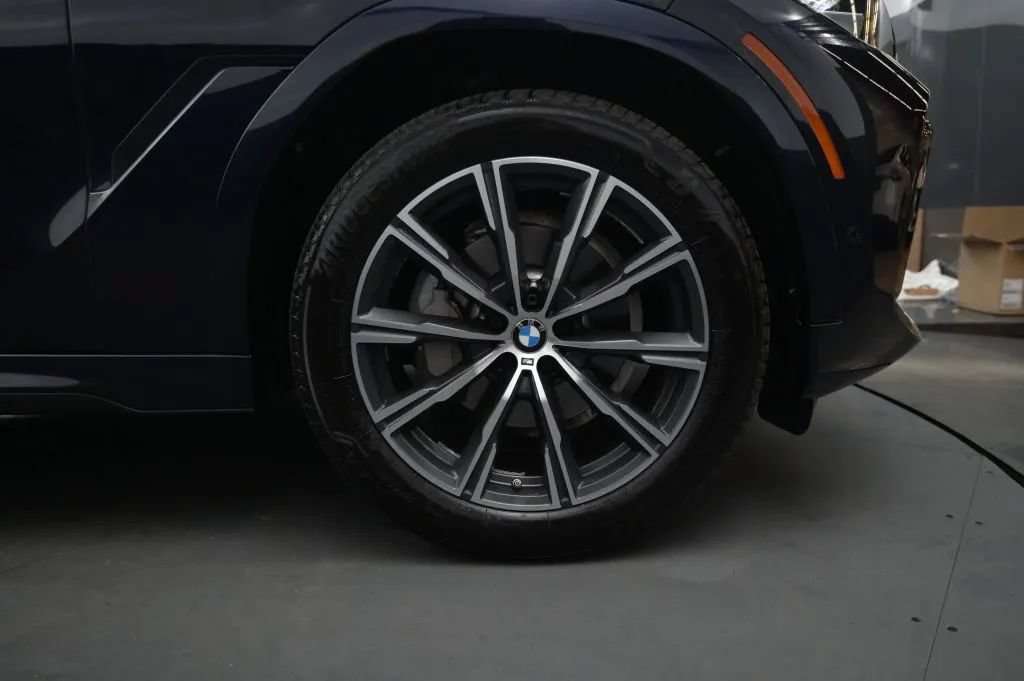 Used 2023 BMW X6 xDrive40i w/ M Sport Package AWD/4WD image 19