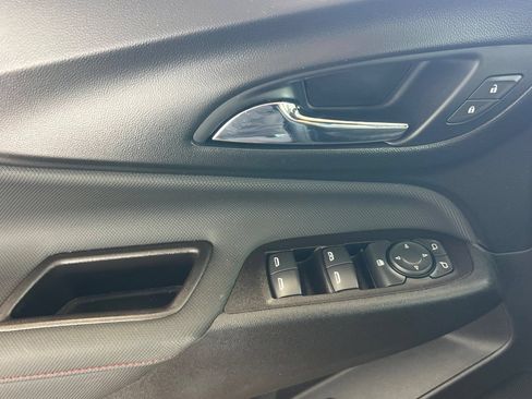 Used 2022 Chevrolet Equinox RS w/ RS Leather Package FWD image 8