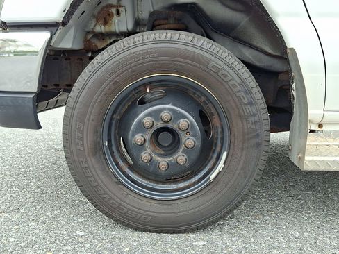 Used 2015 Ford E-350 and Econoline 350 Super Duty w/ Power Windows & Locks Group RWD image 9