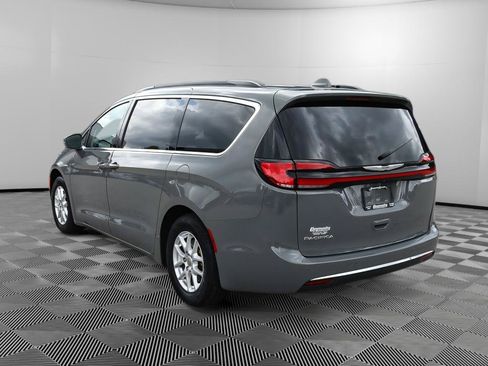 Used 2022 Chrysler Pacifica Touring-L FWD image 5