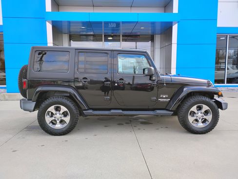 Used 2016 Jeep Wrangler Unlimited Sahara AWD/4WD image 31