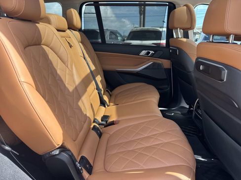 Used 2023 BMW X7 xDrive40i w/ Premium Package image 10