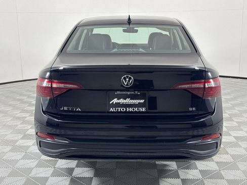 Used 2024 Volkswagen Jetta SE image 6