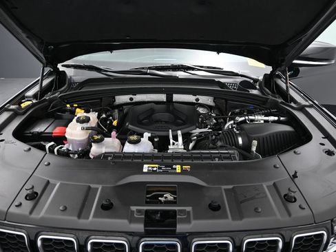 Used 2023 Jeep Grand Cherokee Overland w/ Luxury Tech Group IV AWD/4WD image 11