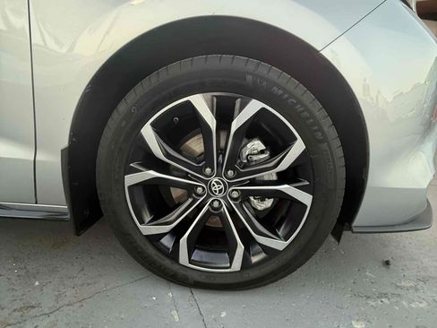 Used 2025 Toyota Sienna Platinum image 29