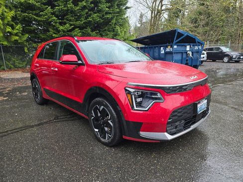 Used 2023 Kia Niro Wave w/ Wave Preserve Package image 1