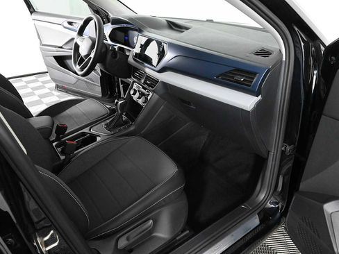 Certified 2023 Volkswagen Taos SE w/ Panoramic Sunroof Package FWD image 8