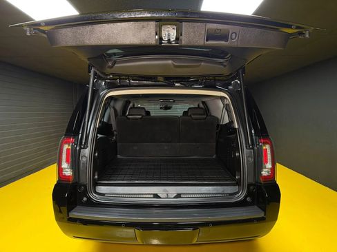 Used 2017 GMC Yukon XL SLT w/ Premium Edition AWD/4WD image 12