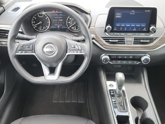 Used 2025 Nissan Altima 2.5 SV FWD image 25