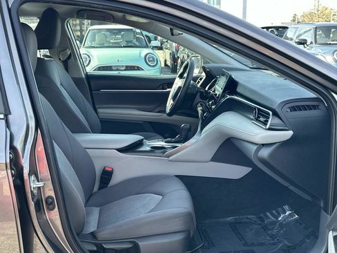 Used 2022 Toyota Camry LE image 28