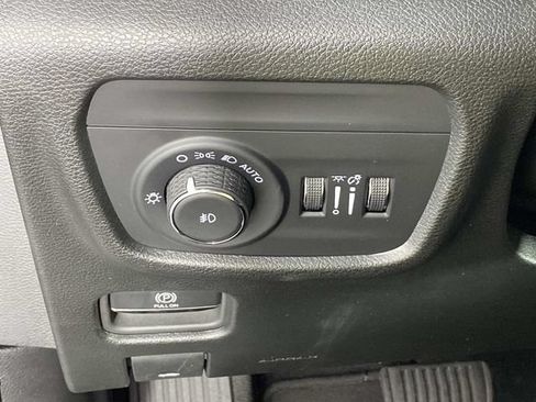 Used 2025 Jeep Grand Cherokee L Limited AWD/4WD image 15