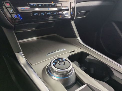 Used 2024 Ford Explorer Limited image 23