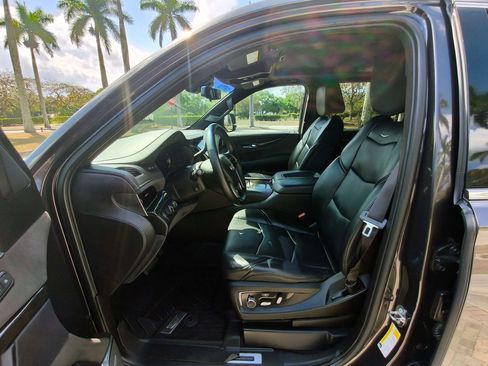 Used 2018 Cadillac Escalade ESV Platinum image 11