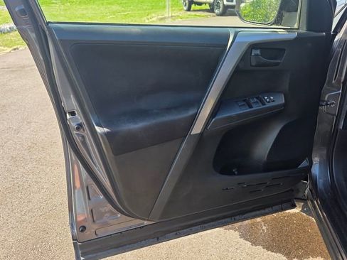 Used 2016 Toyota RAV4 LE AWD/4WD image 21