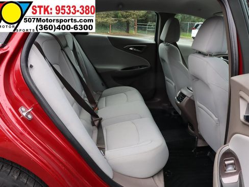 Used 2017 Chevrolet Malibu LT FWD image 18