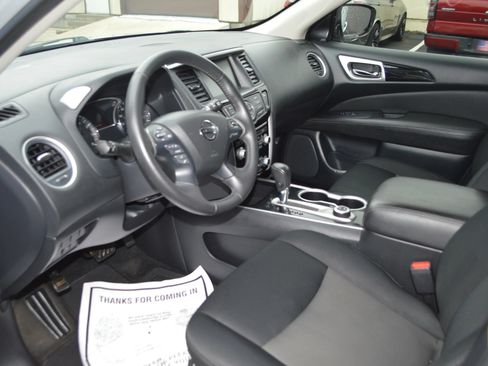 Used 2019 Nissan Pathfinder SV AWD/4WD image 14
