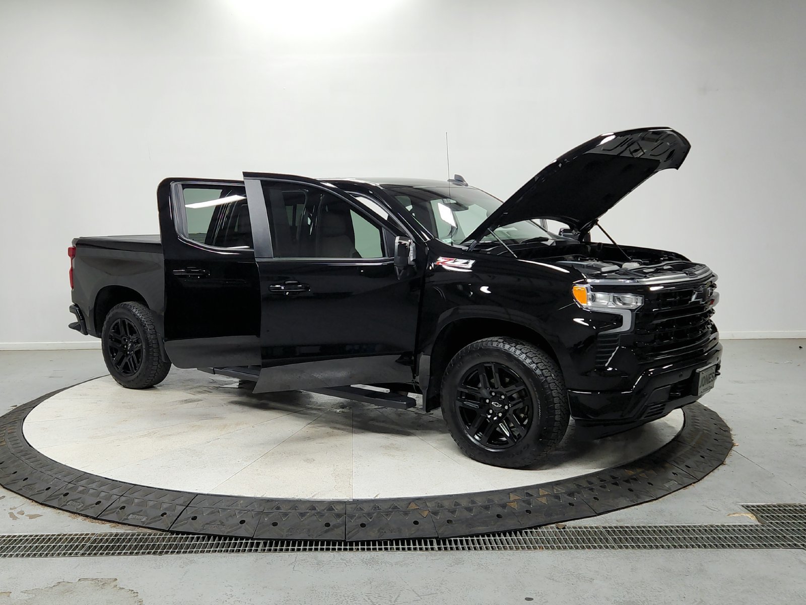 Used 2024 Chevrolet Silverado 1500 RST AWD/4WD image 10
