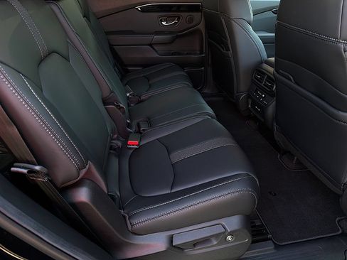 Used 2025 Honda Pilot Touring image 30
