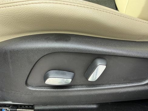 Used 2017 Cadillac XT5 Base 4dr SUV image 10