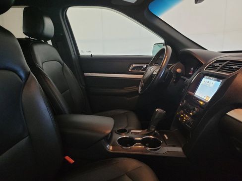 Used 2017 Ford Explorer XLT w/ Equipment Group 202A FWD image 21