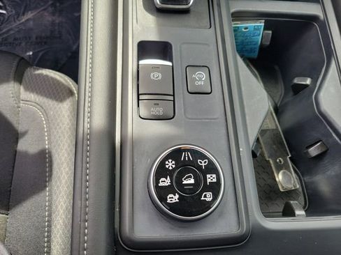 Used 2025 Nissan Pathfinder S AWD/4WD image 23