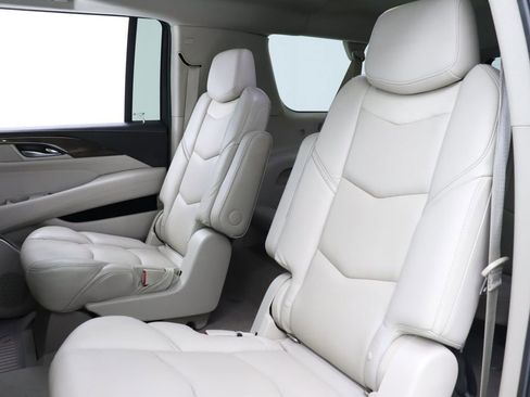 Used 2020 Cadillac Escalade ESV Luxury image 31