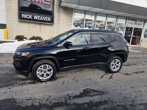 Used 2025 Jeep Compass Latitude image 4