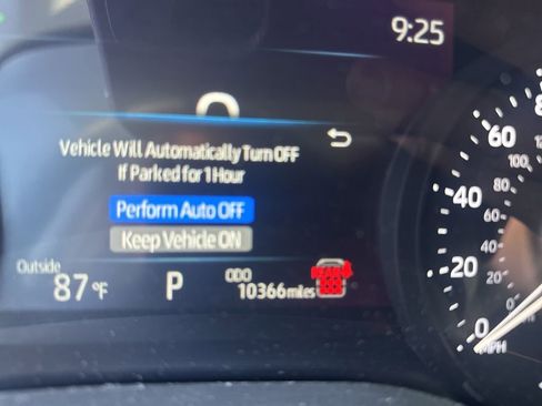 Used 2025 Toyota Sienna XLE FWD image 10