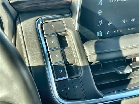 Used 2023 Chevrolet Tahoe LT w/ LT Signature Package image 17