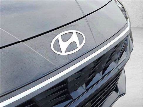 Used 2025 Hyundai Elantra Sport FWD image 30
