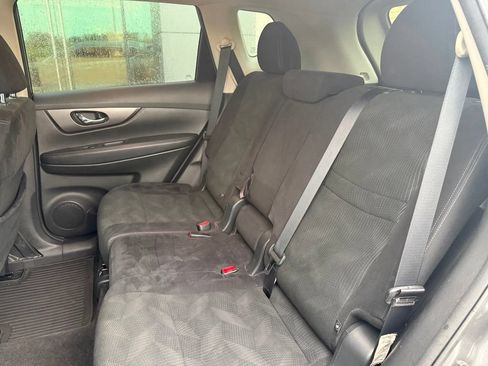 Used 2016 Nissan Rogue SV w/ SV Premium Package AWD/4WD image 9