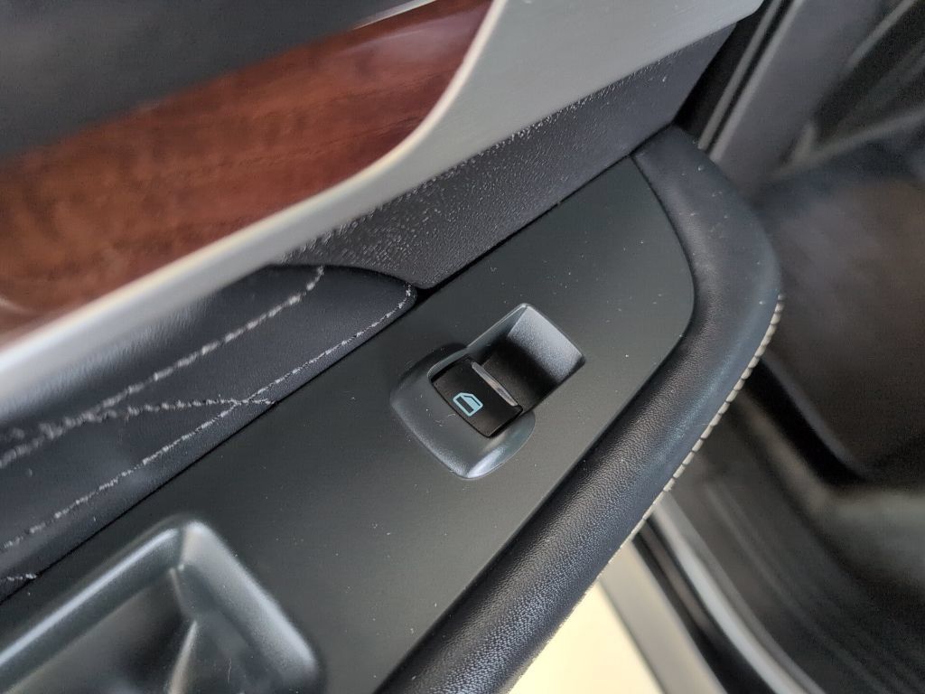 Used 2018 Ford Explorer Platinum AWD/4WD image 30