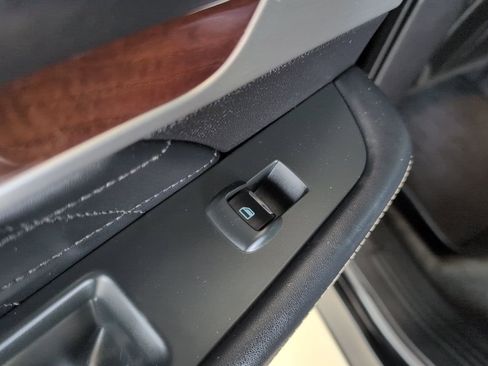 Used 2018 Ford Explorer Platinum image 30