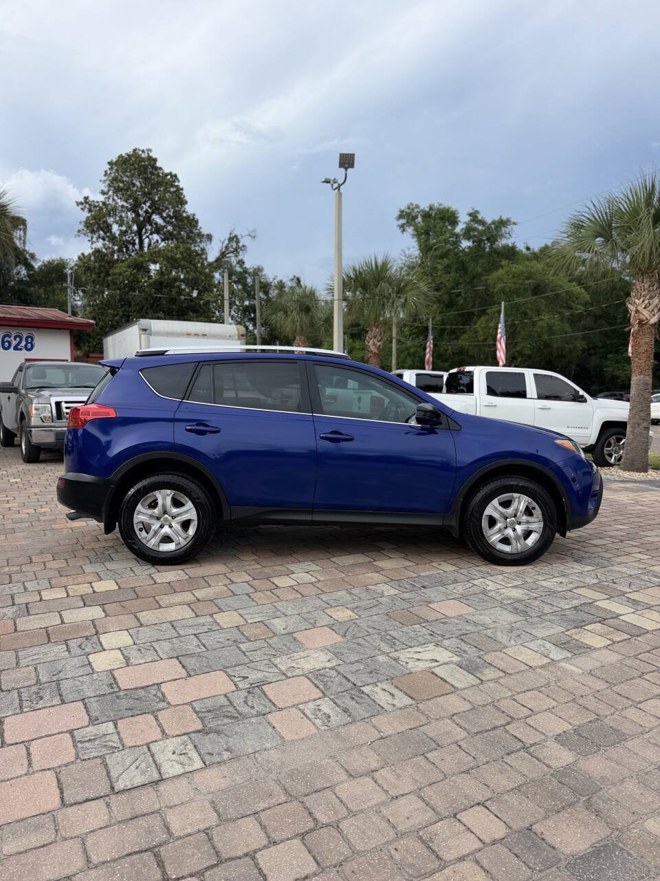 Used 2015 Toyota RAV4 LE FWD image 4