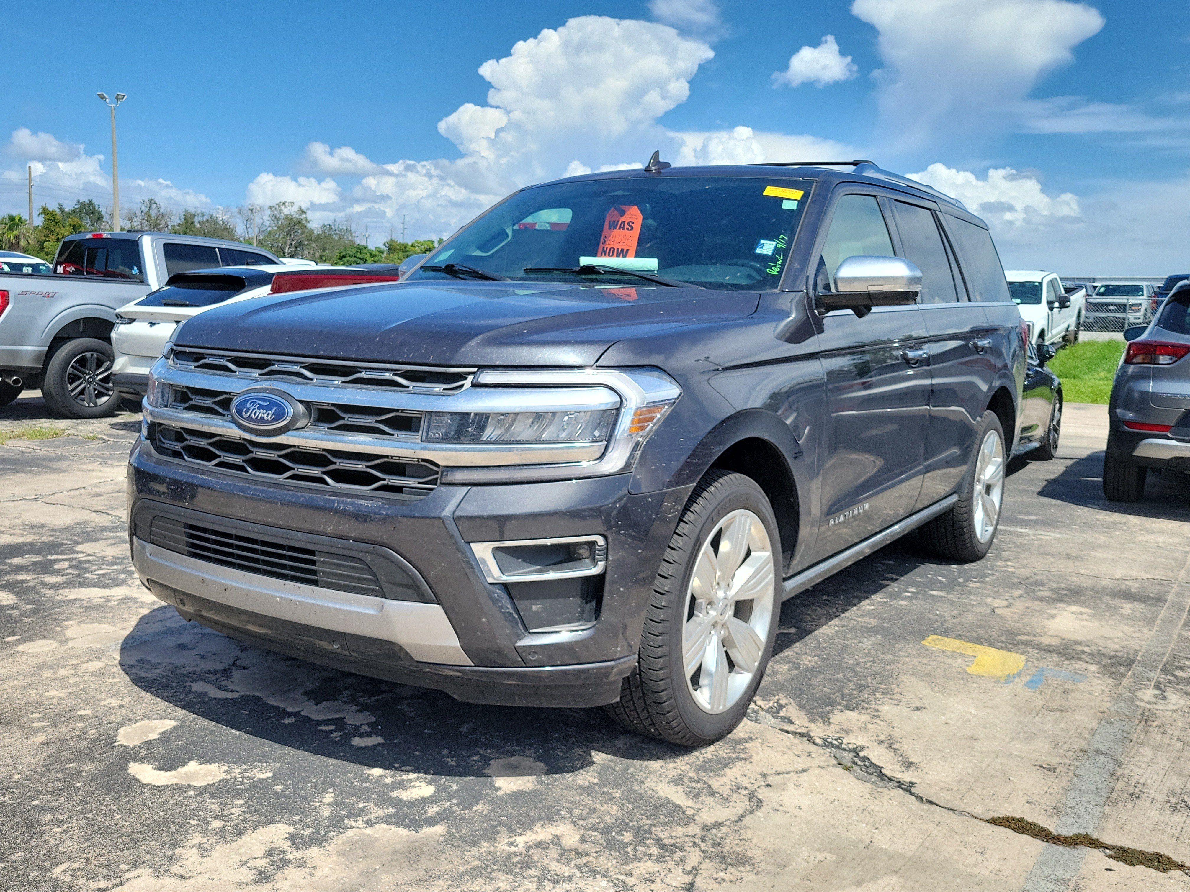 Used 2023 Ford Expedition Platinum RWD image 3