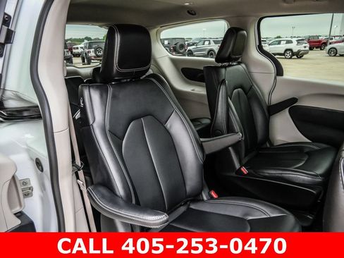 Used 2024 Chrysler Pacifica Limited FWD image 22