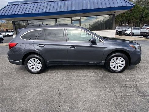 Used 2019 Subaru Outback 2.5i Premium image 2