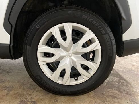 Used 2024 Toyota Corolla Cross L FWD image 27