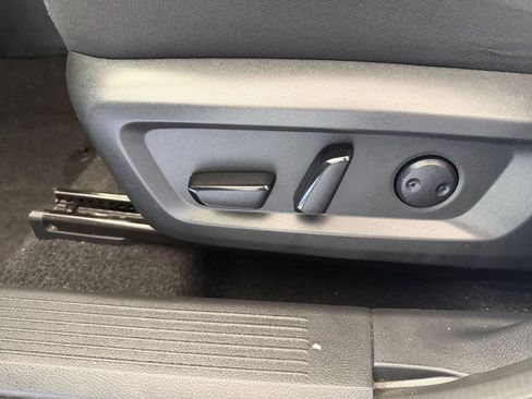 Used 2025 Nissan Rogue SV AWD/4WD image 22