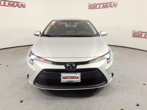 Used 2023 Toyota Corolla LE image 3