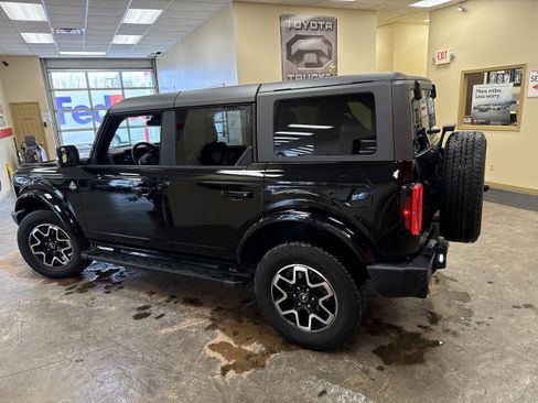 Used 2024 Ford Bronco Outer Banks image 8