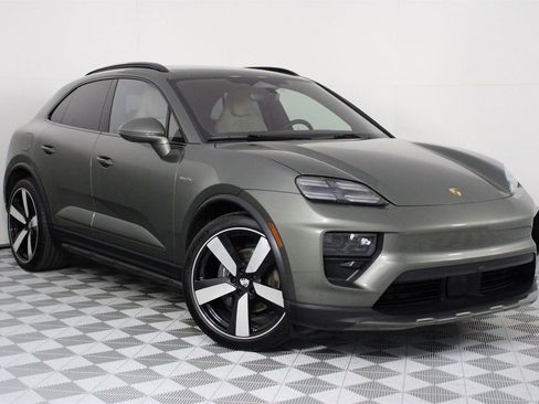 Used 2025 Porsche Macan 4 Electric image 9