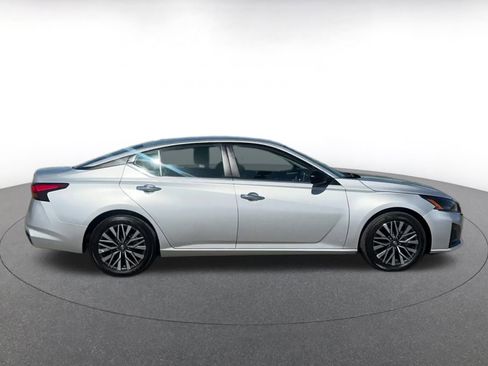 Used 2024 Nissan Altima 2.5 SV image 16