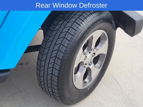 Used 2017 Jeep Wrangler Unlimited Sahara w/ Connectivity Group AWD/4WD image 7