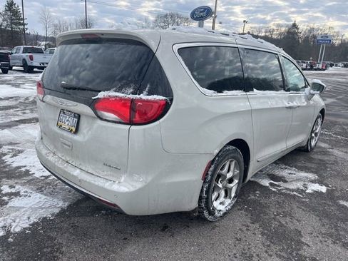Used 2017 Chrysler Pacifica Limited image 6