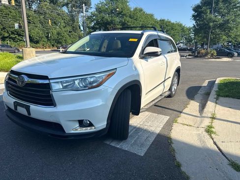 Used 2015 Toyota Highlander Limited Platinum AWD/4WD image 3