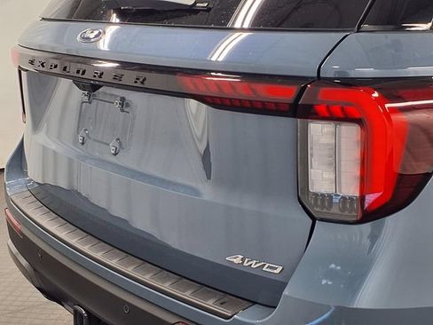 Used 2025 Ford Explorer ST-Line AWD/4WD image 8