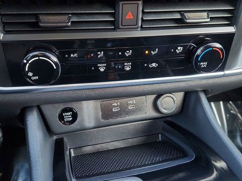 Used 2024 Nissan Rogue S image 38