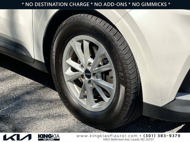 Used 2023 Kia Carnival LX FWD image 30